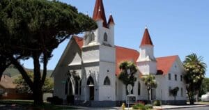 An old Californian mission-style church (photo: Helena Vasquez)