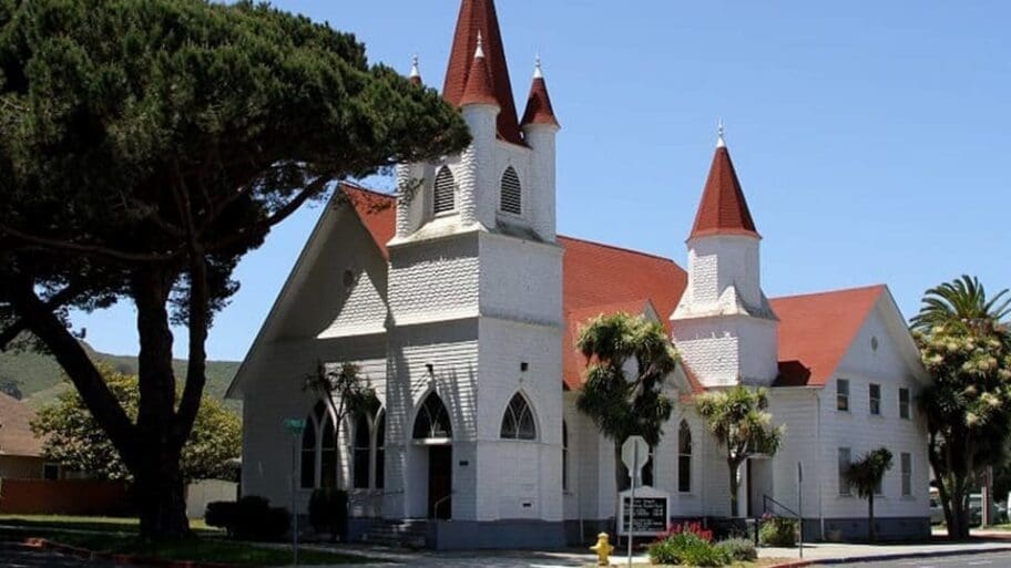 An old Californian mission-style church (photo: Helena Vasquez)