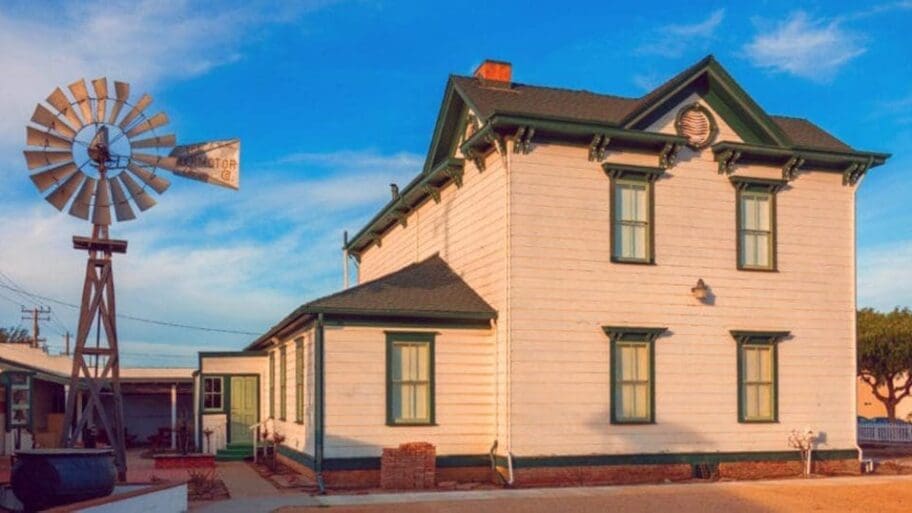 A view of the Fabing-McKay-Spanne House, a windmill with a tail made out of an old sign is prominent