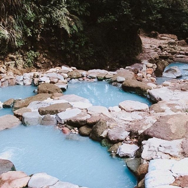 Can you guess where this is?...

If you guessed California, you're right!

This gem of a spot is based right here in our backyard.

The gaviota hot springs stun with their amazing blue waters and natural rock formations. 

Take a dip, won't you?